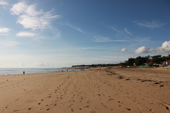 La tranche beach holiday France villa rent 4 bedrooms sleeps 8